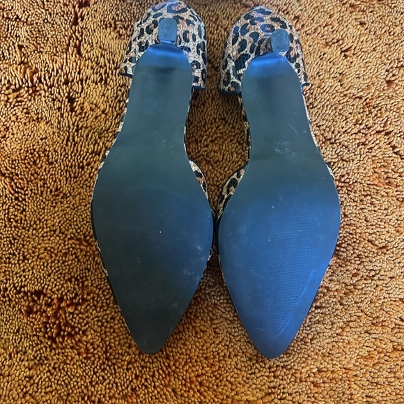 Gorgeous Leopard d'orsay-style pump - Picture 4 of 5